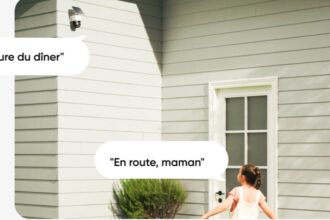 Caméra d'extérieur capturant une scène panoramique avec détails précis